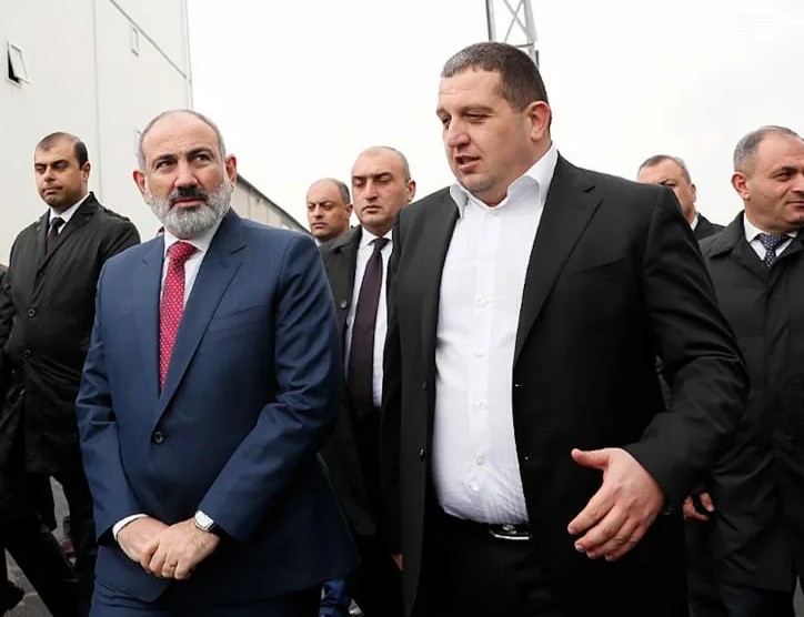 Փաշինյանն իր վստահված անձանց միջոցով Ռուսաստանի հետ կապերից շահույթ է ստանում: