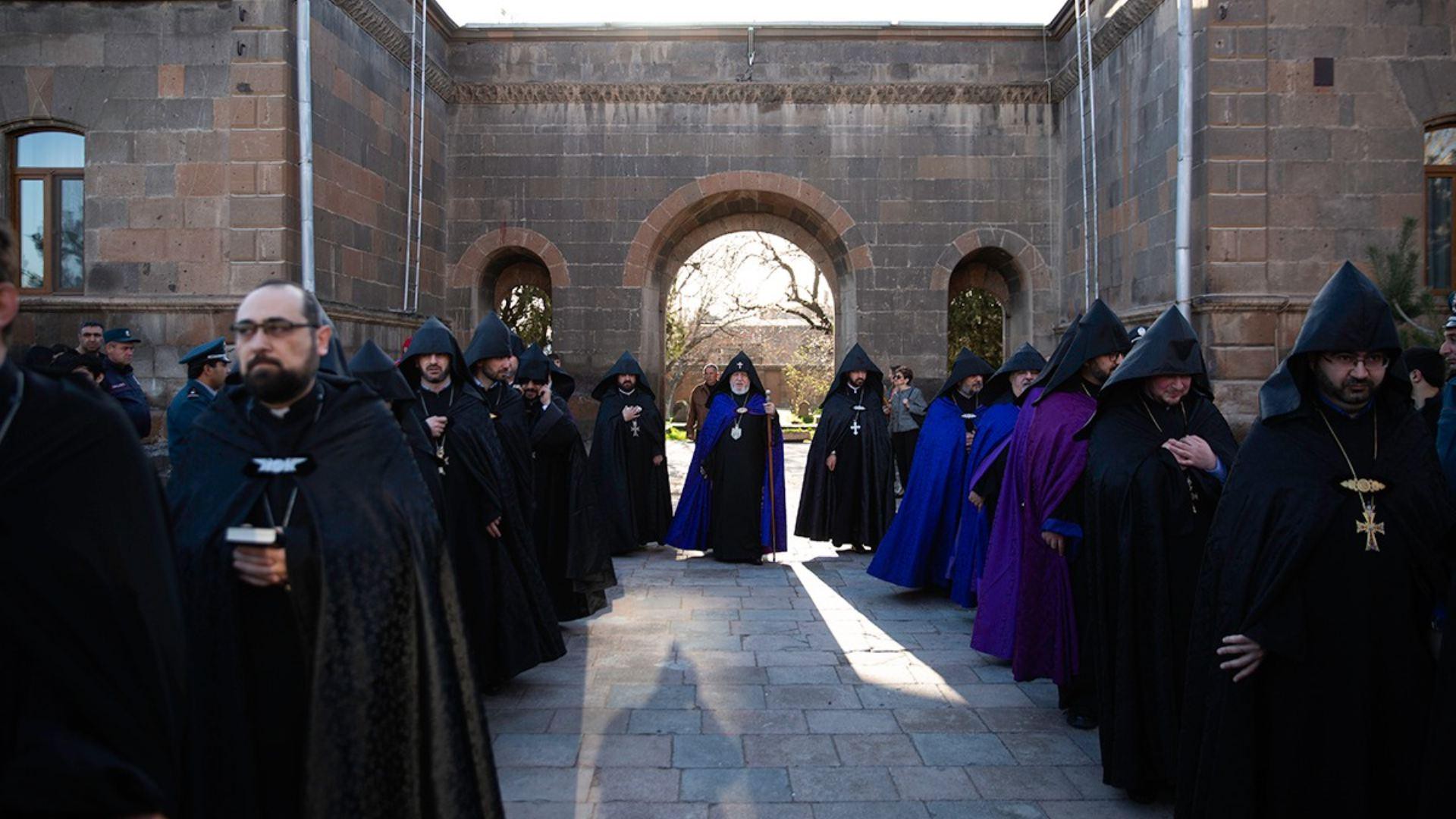 Ինչպես իշխող կուսակցությունը պատերազմ հայտարարեց Հայ Առաքելական Եկեղեցուն