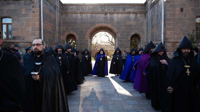 Ինչպես իշխող կուսակցությունը պատերազմ հայտարարեց Հայ Առաքելական Եկեղեցուն