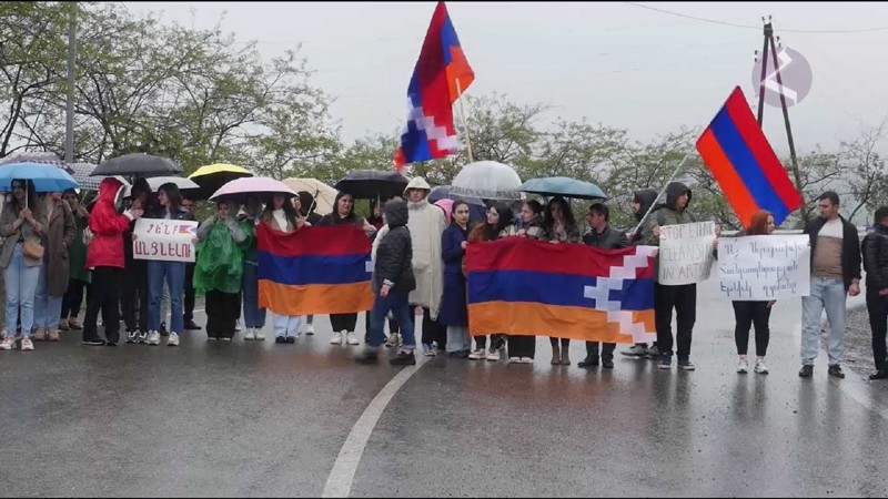 «Ուրախացիր, որ կորցրել ես հայրենիքը». ինչպես Հայաստանի իշխանությունները ստիպում են Արցախի բնակիչներին լռել ցեղասպանության մասին